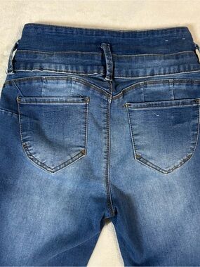 Ibiza Better Booty / High Waist Triple-Button Jeans